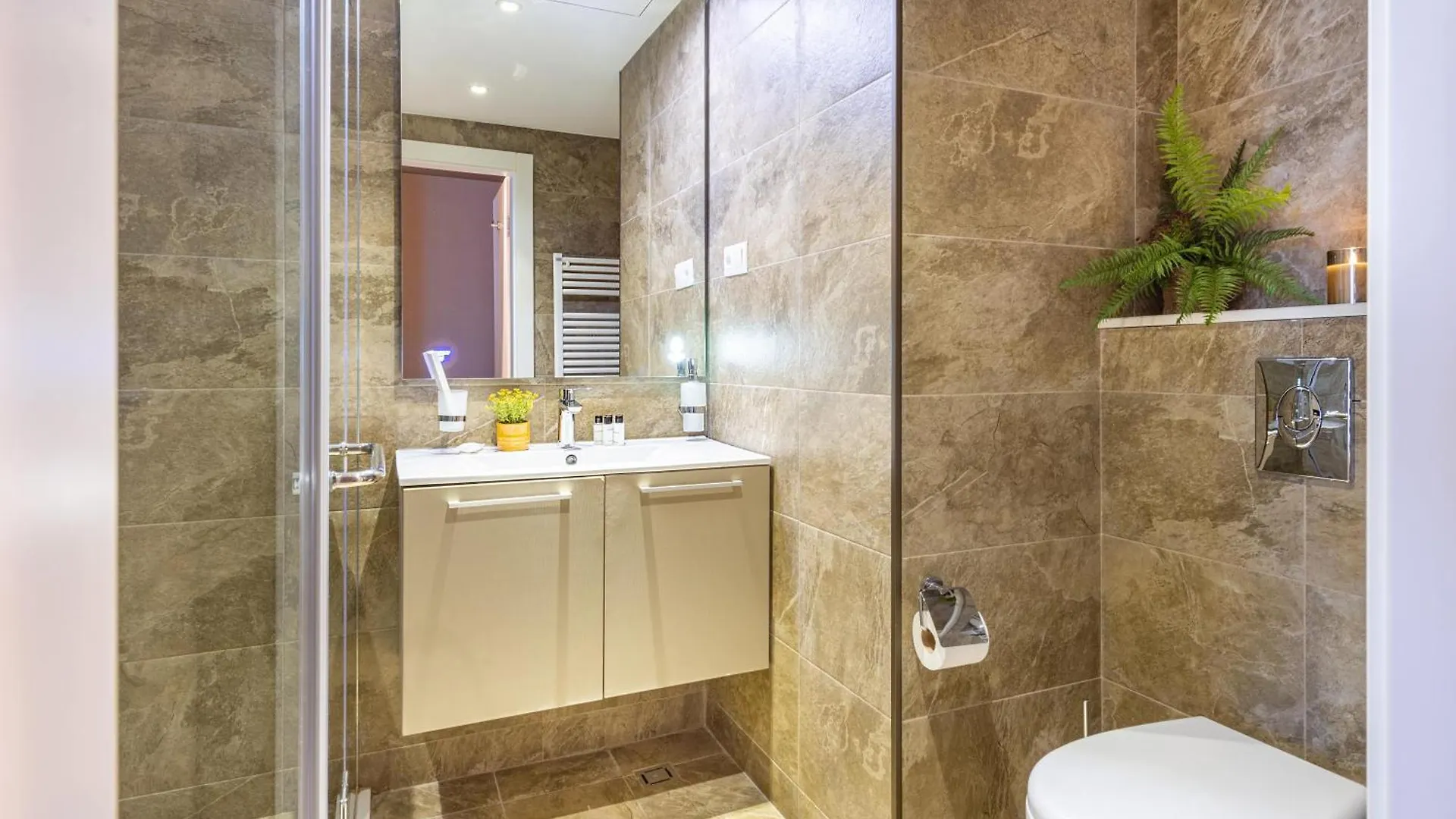 Elegant Comfort By Aesthaven Batumi